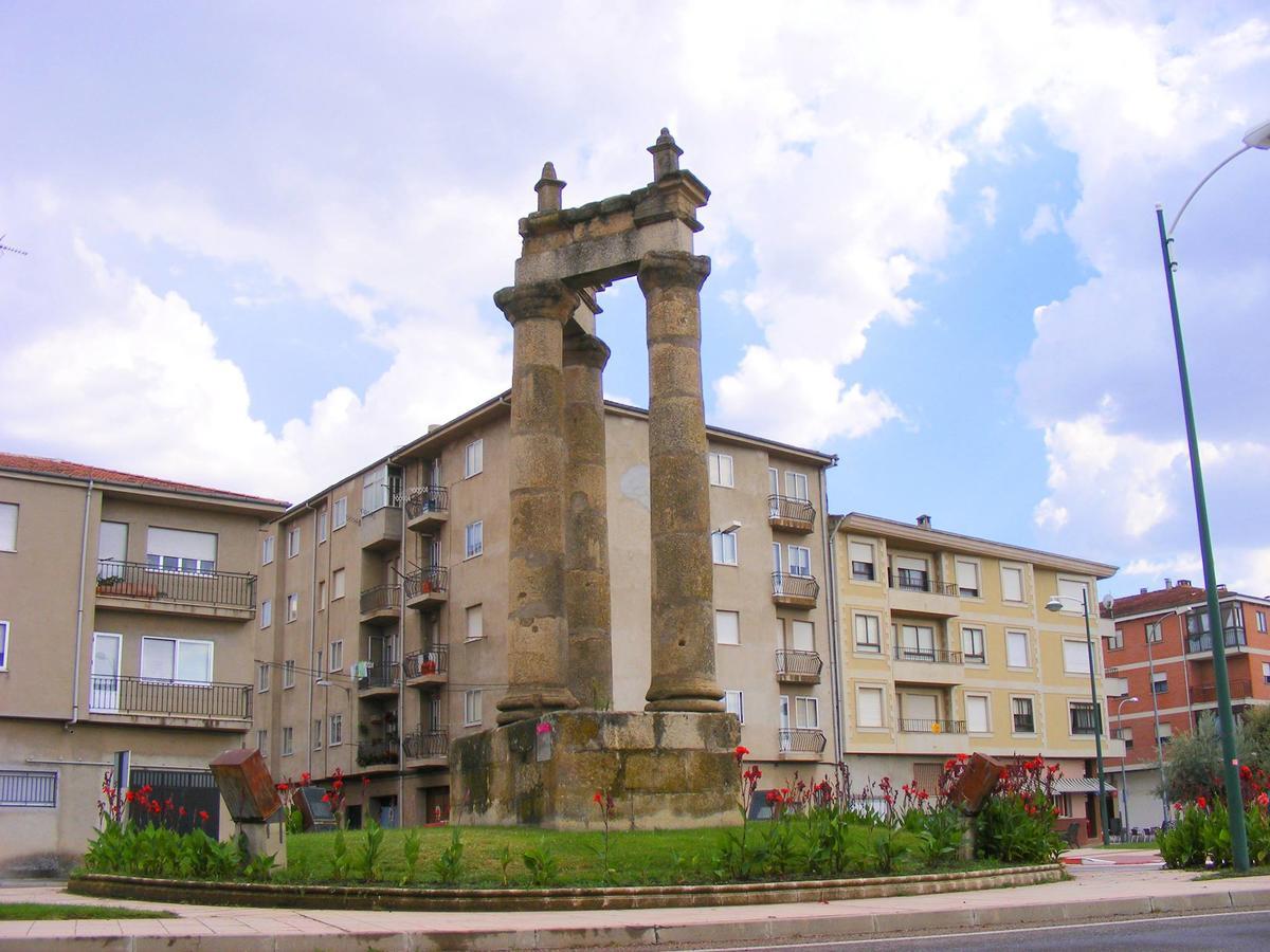 La Llave Del Campo Hotel ซิวดัด-โรดรีโก ภายนอก รูปภาพ