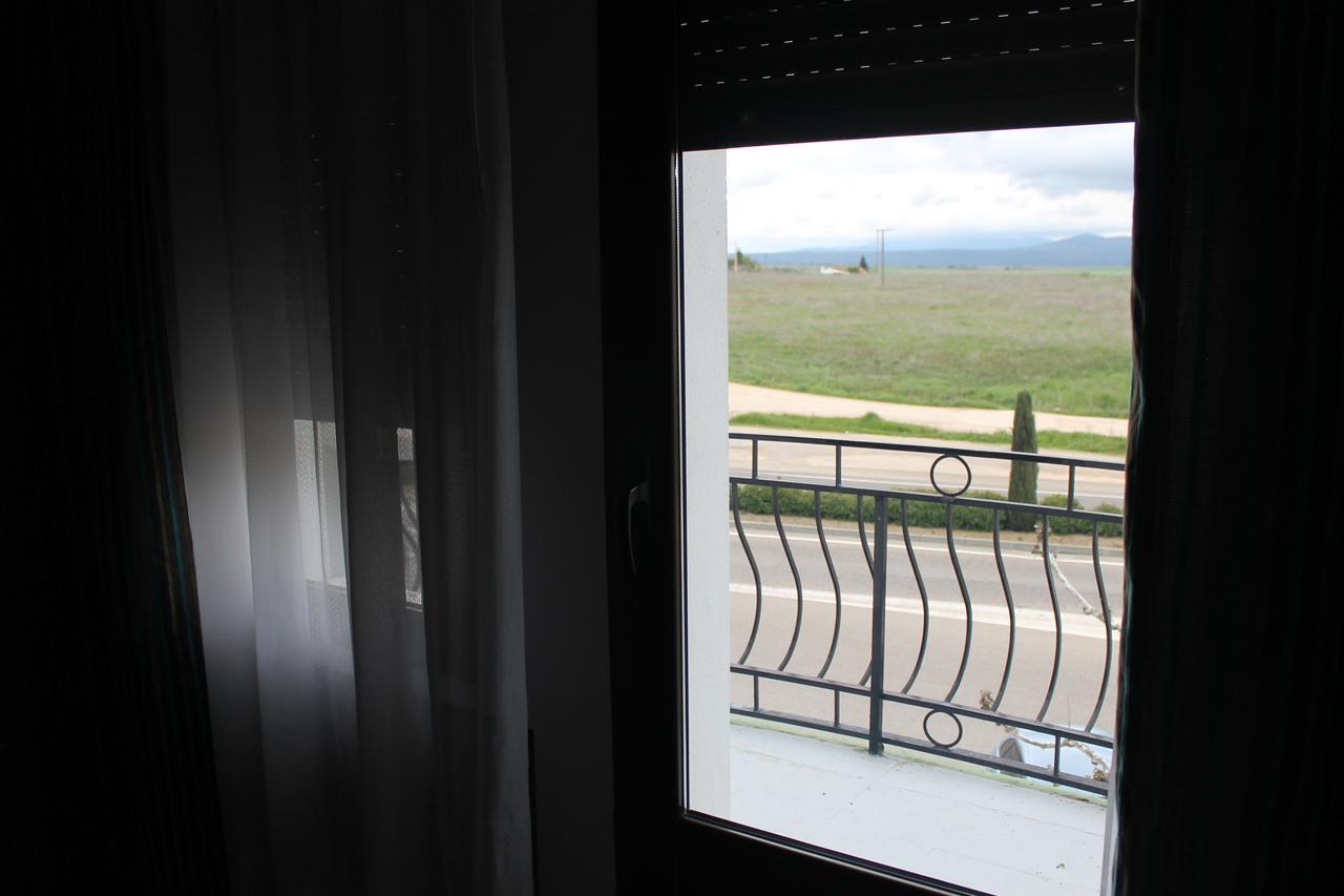 La Llave Del Campo Hotel ซิวดัด-โรดรีโก ภายนอก รูปภาพ